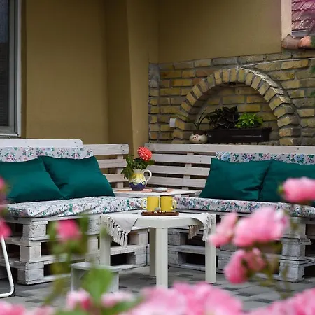 Golden Bis, Apartment