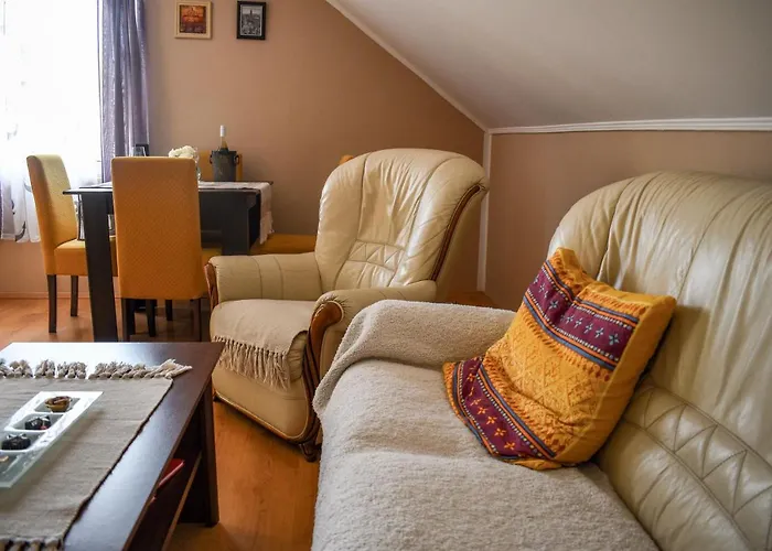 アパート Golden Bis, *