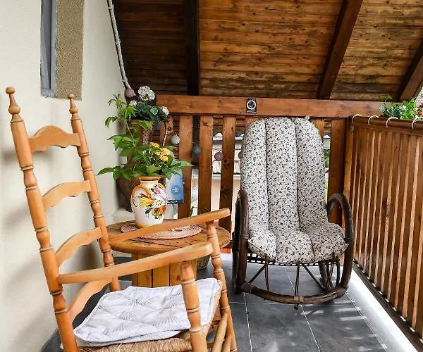 Golden Bis, アパート スボティツァ