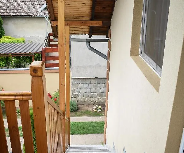 アパート Golden Bis, スボティツァ