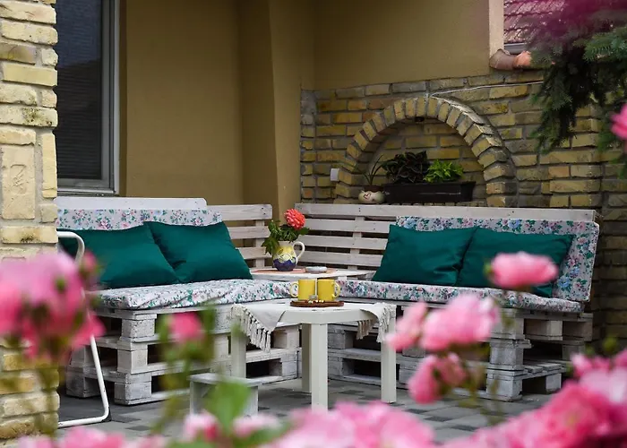 Golden Bis, Διαμέρισμα