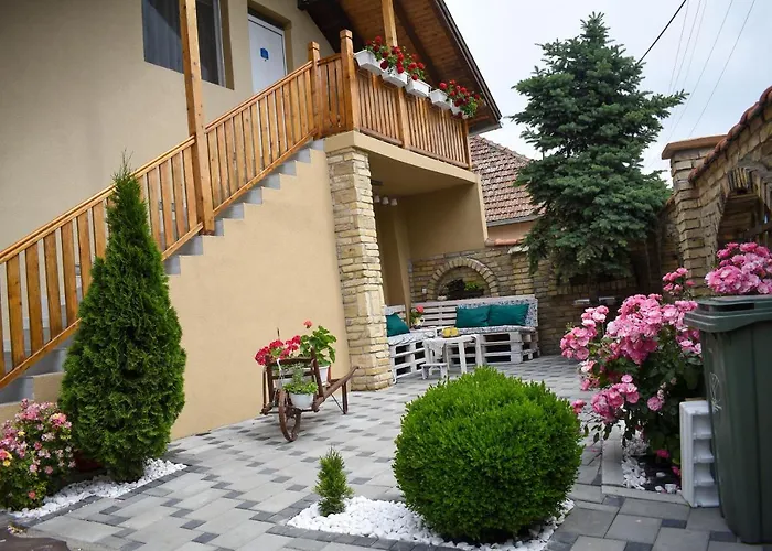 Golden Bis, アパート *